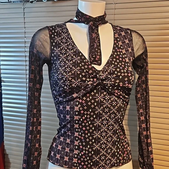 UK Size 6-8 cross wrap top, accentuates bust, transparent sleeves, pussybow tie - Picture 10 of 15